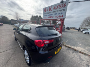 2016 Alfa Romeo Giulietta 1.6 Jtdm-2 Tecnica Euro 6 (s/s) 5dr in Black — image 4