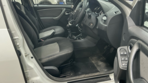 2018 Dacia Duster 1.5 Laureate Dci 110 4x4 Diesel White 5dr 8 Stamps in White — image 5