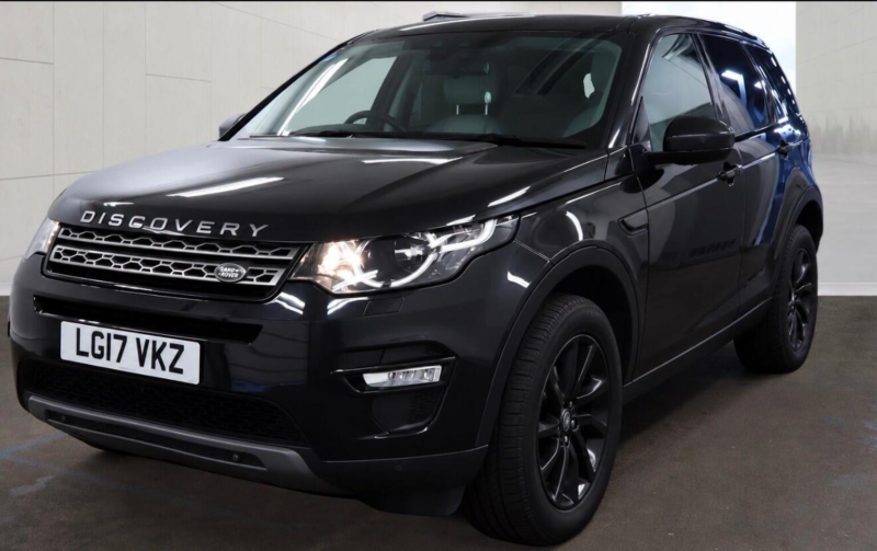 2017 Land Rover Discovery Sport 2.0 Td4 Se Tech Auto 4WD Euro 6 (s/s) 5dr in Black — image 1