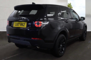 2017 Land Rover Discovery Sport 2.0 Td4 Se Tech Auto 4WD Euro 6 (s/s) 5dr in Black — image 3