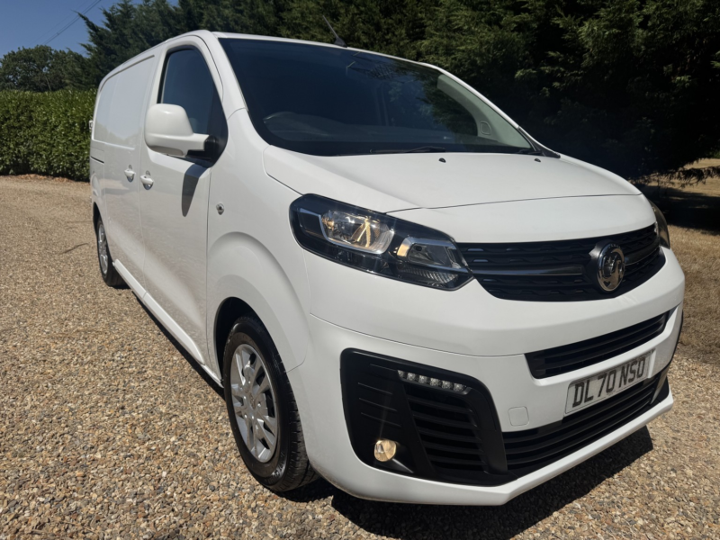 2020 Vauxhall Vivaro 1.5 Turbo D 2700 Sportive in White — image 1