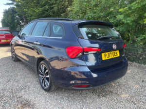 2017 Fiat Tipo 1.4 T-Jet Lounge Estate 5dr Petrol Manual Euro 6 (s/s) (120 Bhp) in Blue — image 4