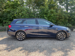 2017 Fiat Tipo 1.4 T-Jet Lounge Estate 5dr Petrol Manual Euro 6 (s/s) (120 Bhp) in Blue — image 5