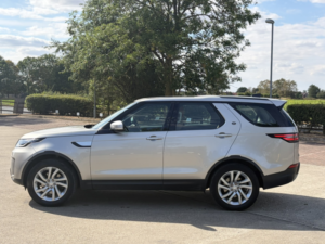 2017 Land Rover Discovery 3.0 Td V6 Hse in Gold — image 5