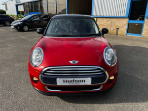 2015 MINI Hatch 1.5 Cooper 3dr in Red — image 2