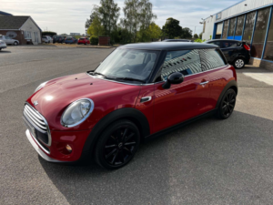 2015 MINI Hatch 1.5 Cooper 3dr in Red — image 3