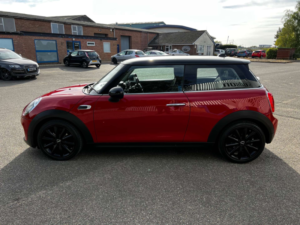 2015 MINI Hatch 1.5 Cooper 3dr in Red — image 4