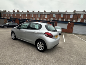 2015 Peugeot 208 1.2 Puretech Active in Silver — image 5