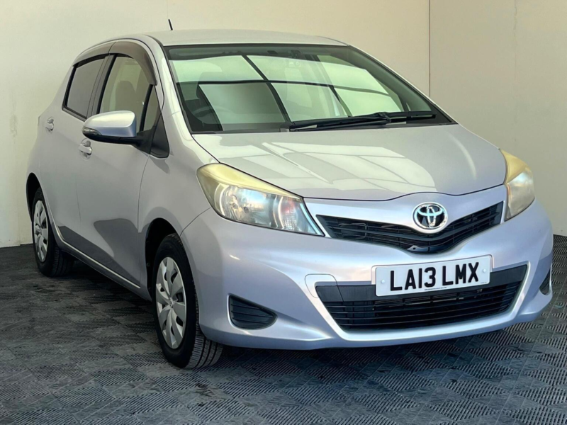 2013 Toyota Yaris 1.33 Dual Vvt-I Sr Multidrive S Euro 5 5dr in Purple — image 1