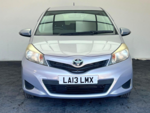 2013 Toyota Yaris 1.33 Dual Vvt-I Sr Multidrive S Euro 5 5dr in Purple — image 2