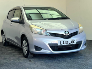 2013 Toyota Yaris 1.33 Dual Vvt-I Sr Multidrive S Euro 5 5dr in Purple — image 5