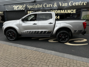 2019 Nissan Navara 2.3 Dci N-Guard in Grey — image 2