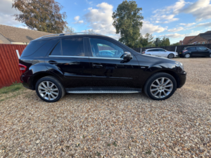 2011 Mercedes-Benz M Class 3.0 Ml300 Cdi V6 Blueefficiency Grand Edition SUV 5dr Diesel G-Tronic 4WD Euro 5 (204 Ps) in Black — image 5