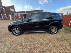 2011 Mercedes-Benz M Class 3.0 Ml300 Cdi V6 Blueefficiency Grand Edition SUV 5dr Diesel G-Tronic 4WD Euro 5 (204 Ps) in Black — image 6