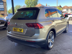 2017 Volkswagen Tiguan 2.0 Tsi Sel DSG 4motion Euro 6 (s/s) 5dr in Beige — image 5