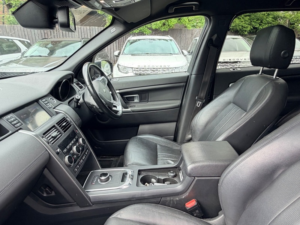 2018 Land Rover Discovery Sport Td4 Landmark in White — image 3