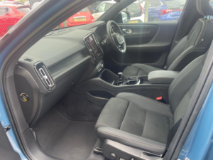 2022 Volvo Xc40 1.5 Ultimate T5 (262 Hp) Auto in Blue — image 6