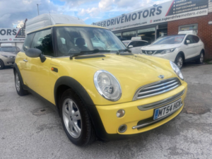 2004 MINI Hatch 1.6 One CVT Euro 4 3dr in Yellow — image 2