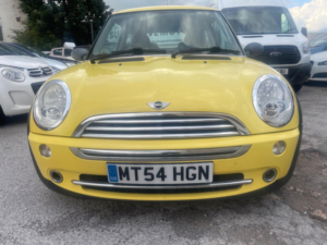 2004 MINI Hatch 1.6 One CVT Euro 4 3dr in Yellow — image 3
