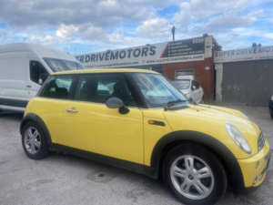 2004 MINI Hatch 1.6 One CVT Euro 4 3dr in Yellow — image 4