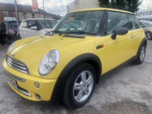2004 MINI Hatch 1.6 One CVT Euro 4 3dr in Yellow — image 6