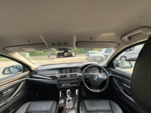 2011 BMW 5 Series 3.0 525d Se Steptronic Euro 5 4dr in Grey — image 2