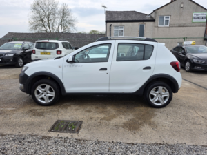 2013 Dacia Sandero Stepway 0.9 Tce Laureate in White — image 4