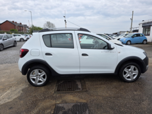2013 Dacia Sandero Stepway 0.9 Tce Laureate in White — image 5