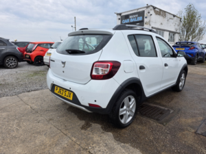 2013 Dacia Sandero Stepway 0.9 Tce Laureate in White — image 6