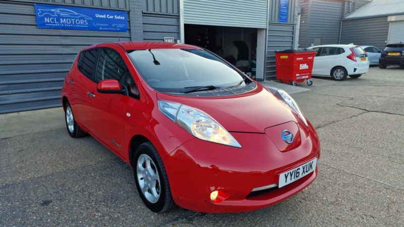 2016 Nissan Leaf 30kwh Acenta in Red — image 1