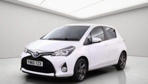 2015 Toyota Yaris 1.5 Vvt-H Icon E-CVT Euro 6 5dr in White — image 3