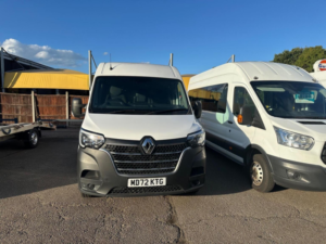 2022 Renault Master 2.3 Dci 35 Business+ Fwd Mwb Medium Roof Euro 6 4dr in White — image 4