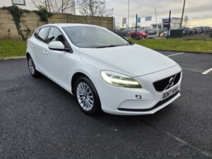 2018 Volvo V40 2.0 Momentum D2 in White — image 2