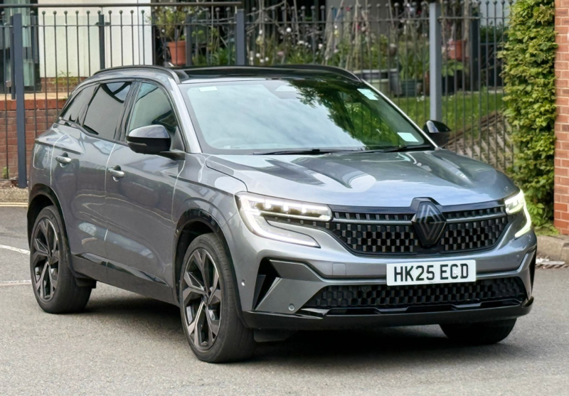 2025 Renault Austral 1.2 E-Tech Iconic Esprit Alpine SUV 5dr Petrol Hybrid Auto Euro 6 (s/s) (200 Ps) in Grey — image 1