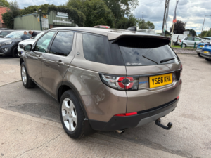 2016 Land Rover Discovery Sport 2.0 Td4 Se Tech SUV 5dr Diesel Manual 4WD Euro 6 (s/s) (5 Seat) (150 Ps) in Brown — image 4