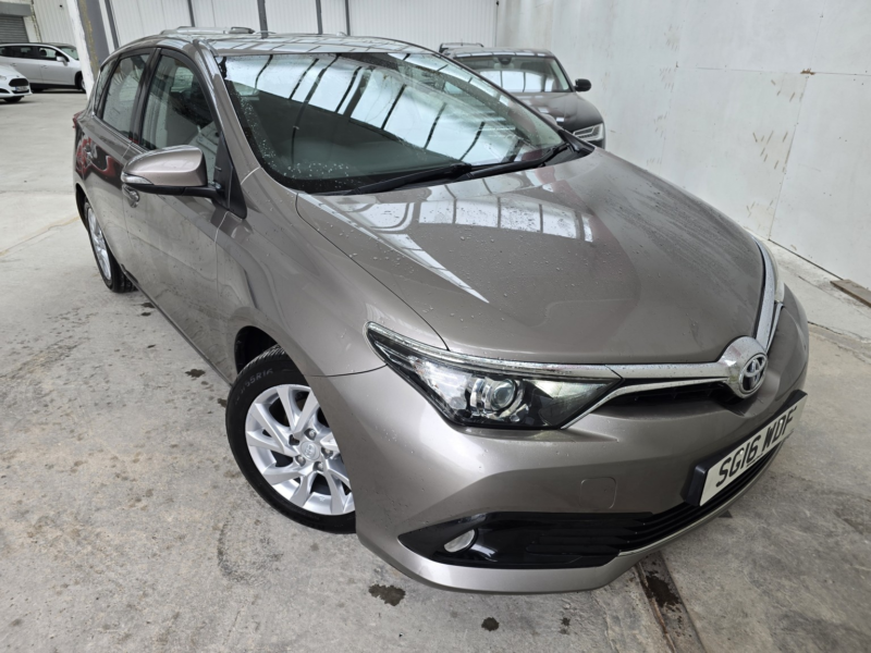 2016 Toyota Auris 1.6 D-4d Icon in Bronze — image 1