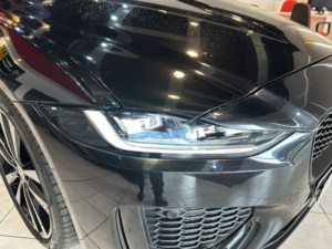 2023 Jaguar Xe 2.0 D200 Mhev R-Dynamic Se Black(cat-S). in Black — image 3