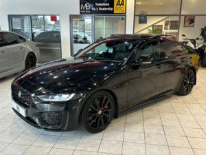 2023 Jaguar Xe 2.0 D200 Mhev R-Dynamic Se Black(cat-S). in Black — image 5