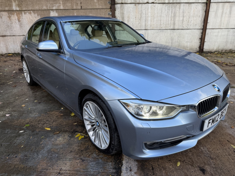 2012 BMW 3 Series 2.0 320i Luxury Saloon in Blue — image 1