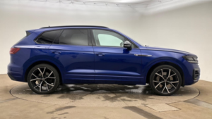 2021 Volkswagen Touareg 3.0 Tsi V6 14.3kwh R SUV 5dr Petrol Plug-In Hybrid Tiptronic 4motion Euro 6 (s/s) (462 Ps) in Blue — image 4