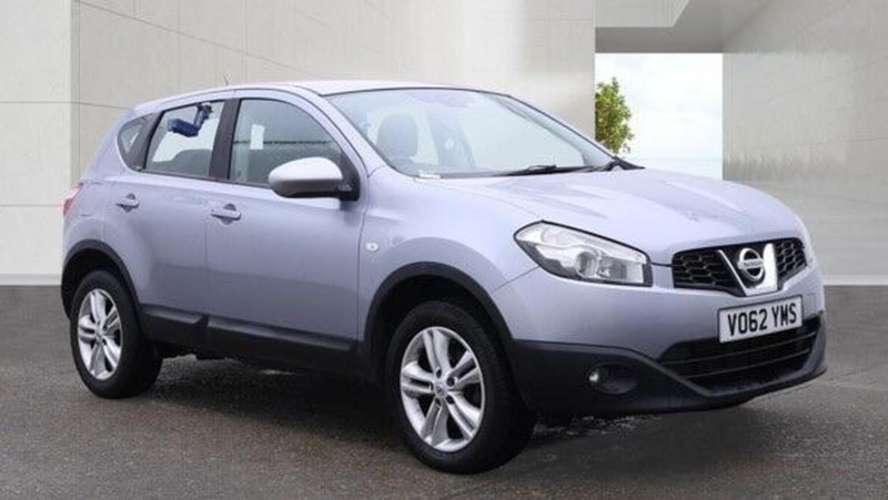 2012 Nissan Qashqai 1.5 Dci Acenta 2WD Euro 5 5dr in Grey — image 1