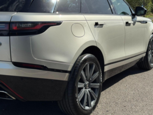 2019 Land Rover Range Rover Velar 3.0 D300 R-Dynamic Hse Auto 4WD Euro 6 (s/s) 5dr in Silver — image 5
