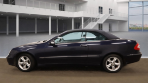 2003 Mercedes-Benz Clk 3.2 Clk320 Avantgarde in Blue — image 2