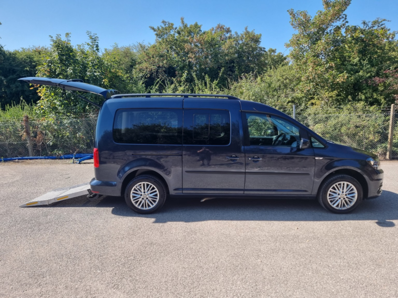 2019 Volkswagen Caddy Maxi Life 2.0 Tdi in Blue — image 1