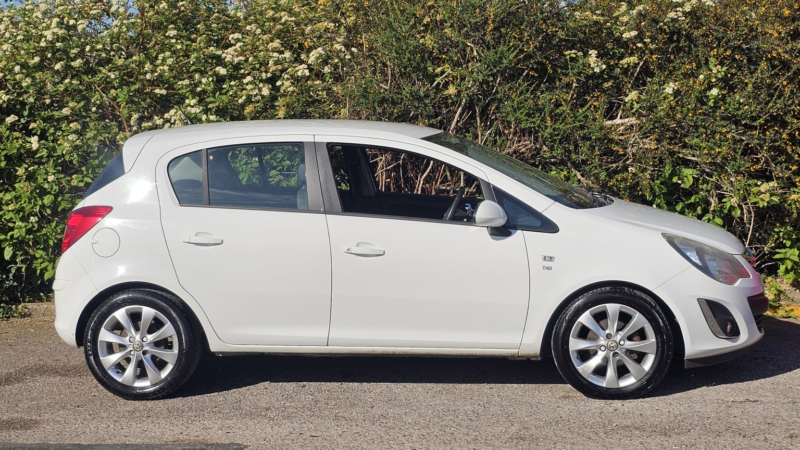 2014 Vauxhall Corsa 1.4 16v Excite in White — image 1