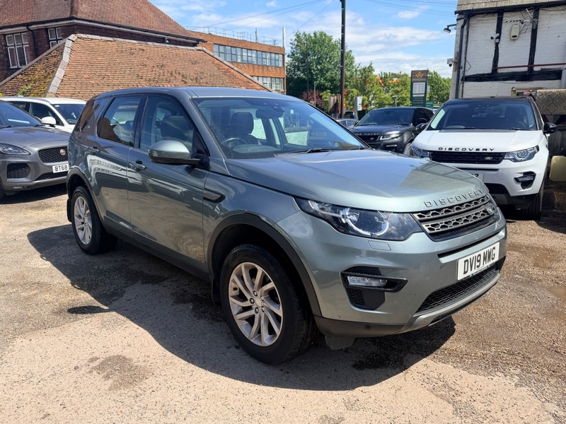 2019 Land Rover Discovery Sport Td4 Se Tech in Grey — image 1