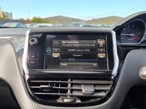 2015 Peugeot 2008 1.2 Puretech Urban Cross SUV 5dr Petrol Manual Euro 6 (s/s) (110 Ps) in Green — image 4