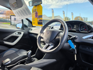 2015 Peugeot 2008 1.2 Puretech Urban Cross SUV 5dr Petrol Manual Euro 6 (s/s) (110 Ps) in Green — image 5