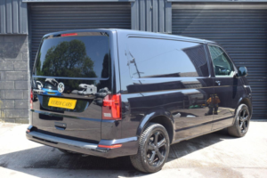 2023 Volkswagen Transporter 2.0 Tdi T30 Highline DSG Fwd Swb Euro 6 (s/s) 5dr in Black — image 5