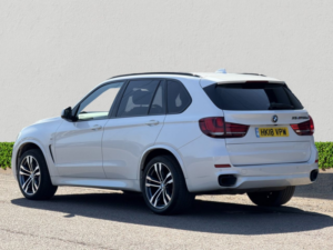 2018 BMW X5 3.0 M50d SUV 5dr Diesel Auto Xdrive Euro 6 (s/s) (381 Ps) in White — image 5